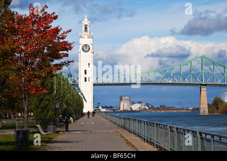 Automne dans le parc du Bassin Bonsecours à Montréal, Canada Banque D'Images