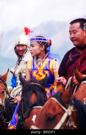 Cheval équitation mongole, Nalati herbage, préfecture autonome Kazakh de sg, la région autonome ouïghoure du Xinjiang, Chine Banque D'Images