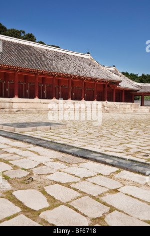 Hall principal du sanctuaire royal de Jongmyo, à Séoul Banque D'Images