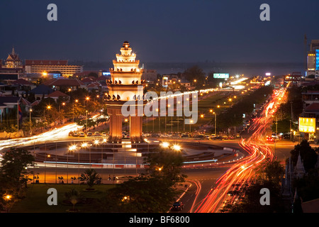 Le Monument de l'indépendance à Phnom Penh, capitale du Cambodge Banque D'Images