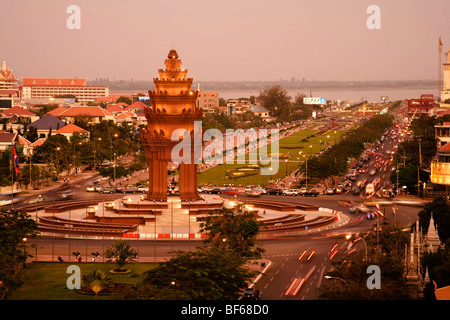 Le Monument de l'indépendance à Phnom Penh, capitale du Cambodge Banque D'Images