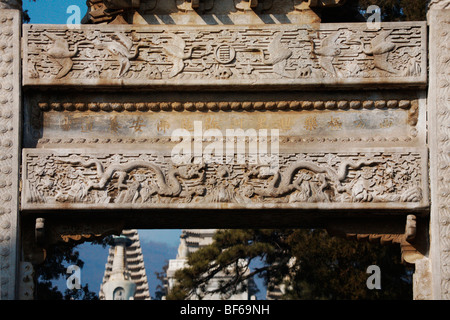 Détails d'exquise Pailou en Temple Biyun, collines odorantes, Beijing, Chine Banque D'Images