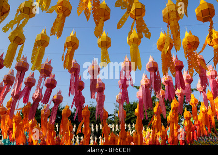 La Thaïlande ; Lanternes ; Chiang Mai au Monument aux trois rois hung out pour le Festival Kratong Loi Banque D'Images