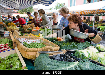 Des fruits et légumes du marché, le Cours Saleya, Nice, Cote d Azur, Provence, France Banque D'Images