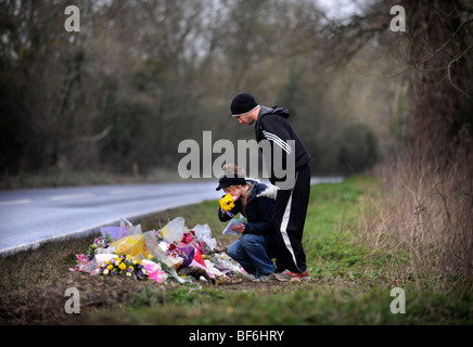 Un mémorial sur l'A429 au nord de Stow-on-the-Wold, Gloucestershire où un accident le 7 mars 2008 impliquant condamné Banque D'Images