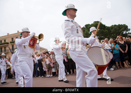 Parade, relève de la garde, Palais Ducal, Monaco, Cote d Azur, Provence, France Banque D'Images