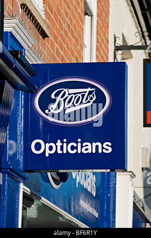 Opticien bottes shop sign in Stratford upon Avon Banque D'Images