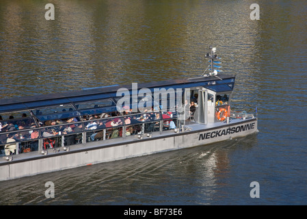 Bateau d'excursion dirigée par l'énergie solaire dans la région de Heidelberg, rivière Neckar Baden-Wurttemberg, Allemagne Banque D'Images