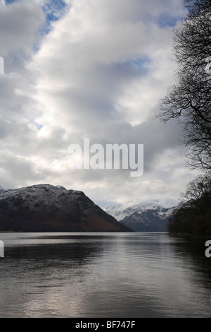 Paysage d'hiver enneigé Moody Crag argent tombé Ullswater Lake District National Park Cumbria England UK Banque D'Images