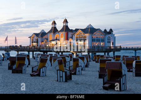 Jetée de Sellin station balnéaire, l'île de Rugen, Mecklembourg-Poméranie-Occidentale, Allemagne Banque D'Images