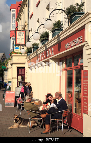 Bar les gars à Clifden ; café de la chaussée et de pub à Clifden, le Connemara, Irlande Banque D'Images