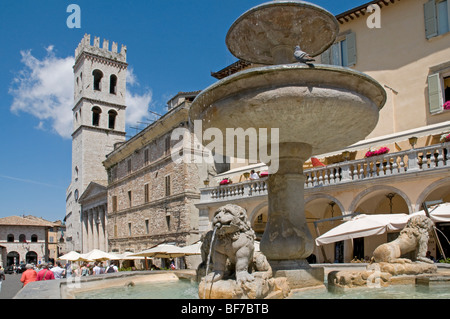 La Piazza del Comune, Assisi, Italie Banque D'Images