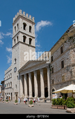 Palazzo del Capitano del Popolo et Temple de Minerve, Assisi, Italie Banque D'Images