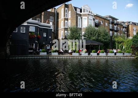 Grand Union pub sur le bord du Grand Union Canal, Westbourne Green, Londres, UK Banque D'Images