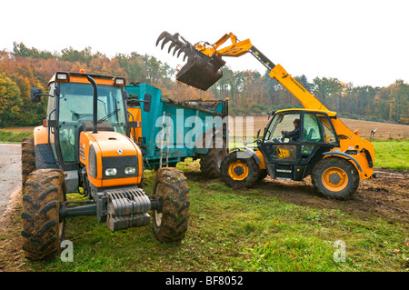 JCB 531-70 Agri télescopique agricole épandeur de fumier chargement - France. Banque D'Images