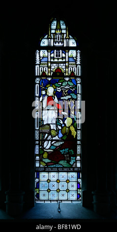 Un vitrail représentant St Jean 20:17, Église de St Mary, South Tidworth, Wiltshire Banque D'Images