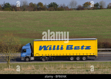 Willi Betz camion sur l'autoroute M40, Warwickshire, England, UK Banque D'Images