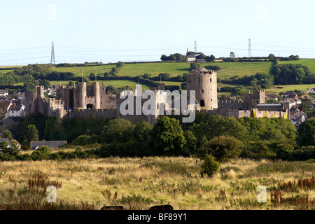 Château de Pembroke, Pembrokeshire, Pays de Galles. Une version de cette image panoramique est disponible à BG44FF. Banque D'Images