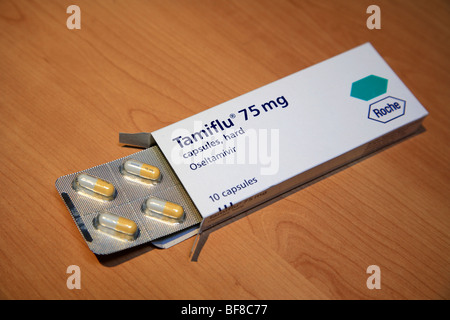 Tamiflu oseltamivir un médicament antiviral qui est utilisé pour traiter la grippe A et la grippe B y compris la grippe porcine et la grippe aviaire Banque D'Images