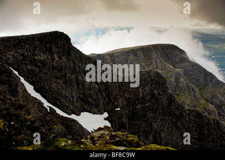 Vue sur Tower Ridge de sommet du Ben Nevis Banque D'Images