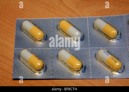 Tamiflu oseltamivir un médicament antiviral qui est utilisé pour traiter la grippe A et la grippe B y compris la grippe porcine et la grippe aviaire Banque D'Images