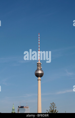 La tour de télévision Fernsehturm Alexanderplatz Berlin Allemagne Banque D'Images