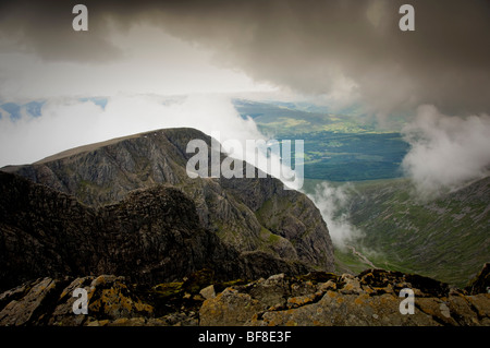 Vue sur Tower Ridge de sommet du Ben Nevis Banque D'Images