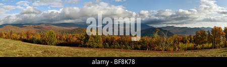 Panorama du Mont Washington et d'autres montagnes dans la forêt nationale des Montagnes Blanches du New Hampshire Banque D'Images