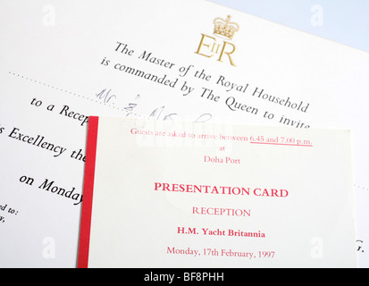 Une carte d'invitation à une réception à bord du yacht royal, la dernière HM Yacht Britannia, au Port de Doha, Qatar, le 17 février Banque D'Images
