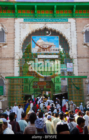 Nizam Embarquement au dargah, tombeau de Saint Soufi Khwaja Chishti dans Ajmer au Rajasthan Inde Banque D'Images