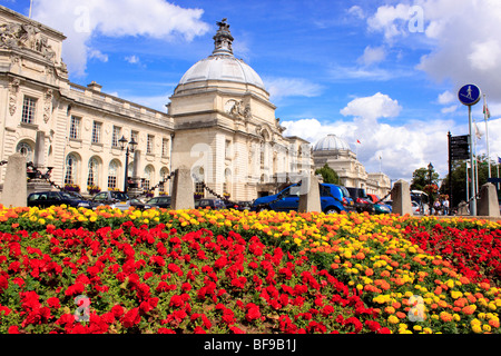 L'Hôtel de ville capitale du Pays de Galles Cardiff et de fleurs Banque D'Images