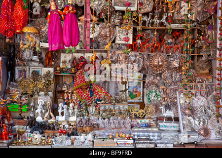 Boutique de souvenirs à la Pushkar Mela à Pushkar au Rajasthan Inde Banque D'Images