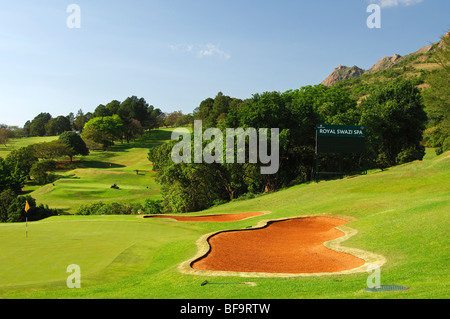 À côté du bunker Golf putting green sur le parcours de golf 18 trous de l'Hôtel Royal Swazi Spa Resort, Ezulwini, Swaziland Banque D'Images
