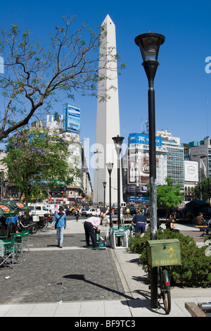 El Obelisco, l'Obélisque, l'avenue 9 de Julio, Buenos Aires, Argentine Banque D'Images