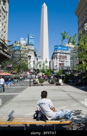 El Obelisco, l'Obélisque et de l'avenue Corrientes, Buenos Aires, Argentine Banque D'Images