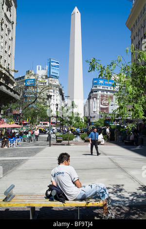 El Obelisco, l'Obélisque et de l'avenue Corrientes, Buenos Aires, Argentine Banque D'Images