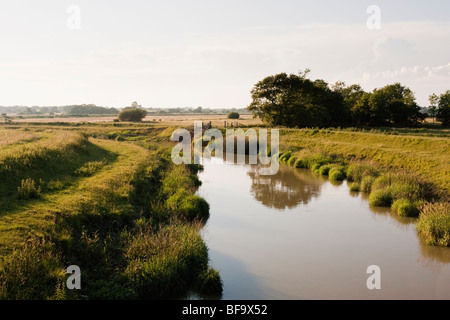 Le long de la rivière Adur Downs Link Cycle path dans le Kent. Banque D'Images