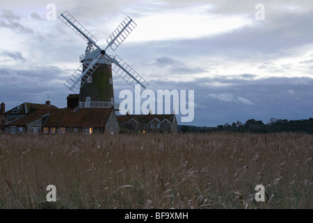 Moulin à vent, le CLAJ-on-Sea Norfolk Angleterre roselière Banque D'Images