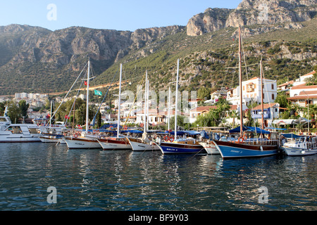 Bateaux dans le port de Kas Turquie Banque D'Images