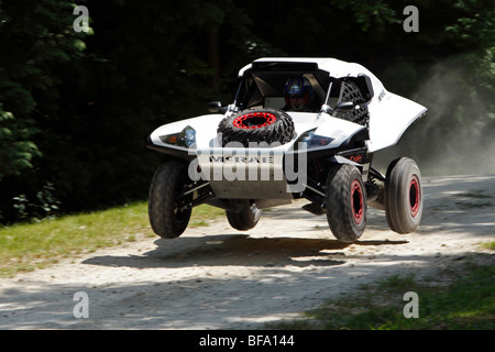 MCRAE 4x2 Rally voiture sur le saut sur la scène rallye à Goodwood Festival of Speed. Banque D'Images