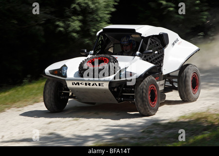 MCRAE 4x2 Rally voiture sur le saut sur la scène rallye à Goodwood Festival of Speed. Banque D'Images