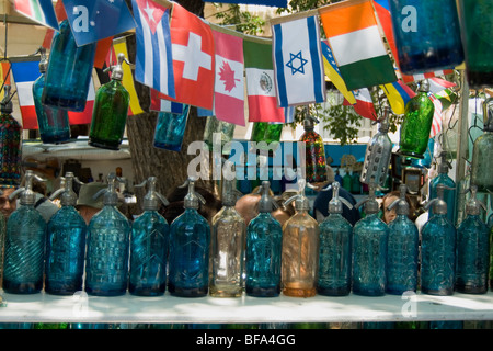 Marché aux puces le dimanche, l'Antiquité marchands sur la Plaza Dorrego, San Telmo, Buenos Aires, Argentine Banque D'Images