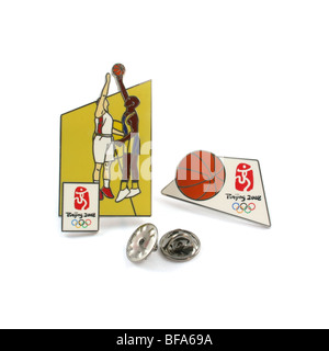 Souvenir des Jeux Olympiques de Pékin de 2008 des broches pour le basket-ball. Banque D'Images