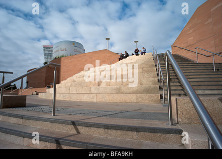 Voir les étapes jusqu'à proximité de la centre commercial Liverpool One, Parc Chavasse à Liverpool, Royaume-Uni Banque D'Images