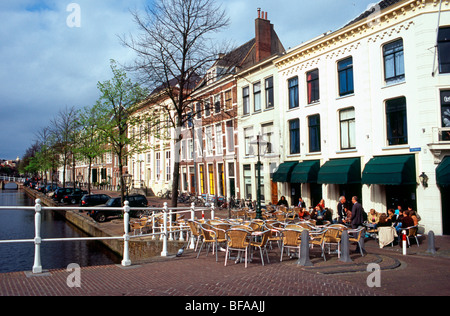 Canal à Leiden, Hollande, au printemps Banque D'Images