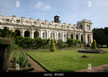 Bâtiment et clocher de style italien abandonné à Trentham Gardens, Stoke-on-Trent, Staffordshire, Angleterre, Royaume-Uni Banque D'Images