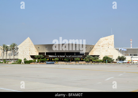 L'aéroport international Ben Gourion, Israël Bienvenue sur Israël signe au-dessus du hall d'arrivée Banque D'Images