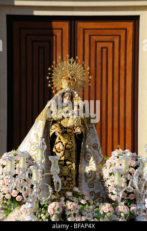 Virgen del Carmen Festival Fiesta Estepona Espagne sortant de l'église de Notre Dame Carman Nuestra Señora Carmen festival fiesta Banque D'Images