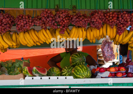 Stand de fruits frais à Scarborough sur Tobago Banque D'Images