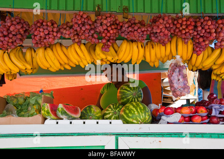 Stand de fruits frais à Scarborough sur Tobago Banque D'Images